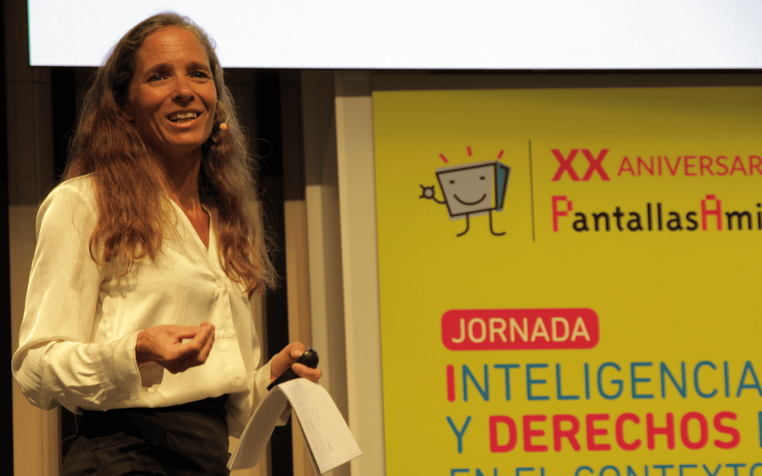 Conferencia de Ellen Helsper, “Alfabetización digital e inteligencia artificial: Derechos y Vulnerabilidades en la Infancia”, en la Jornada XX Aniversario de PantallasAmigas